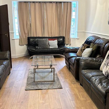 London Luxury 5 Bedroom House 2 Min Walk To The Tube Station Dagenham Extérieur photo