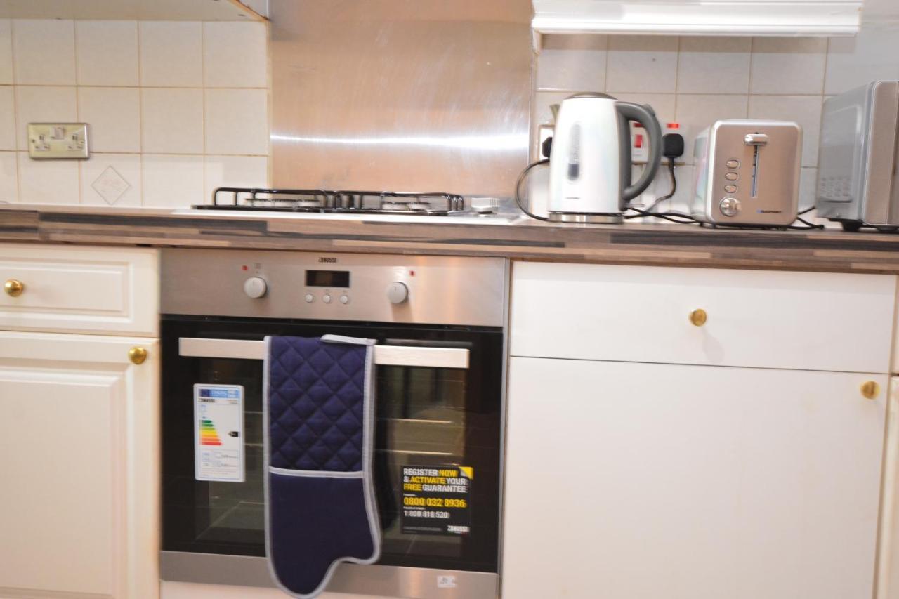 London Luxury 5 Bedroom House 2 Min Walk To The Tube Station Dagenham Extérieur photo