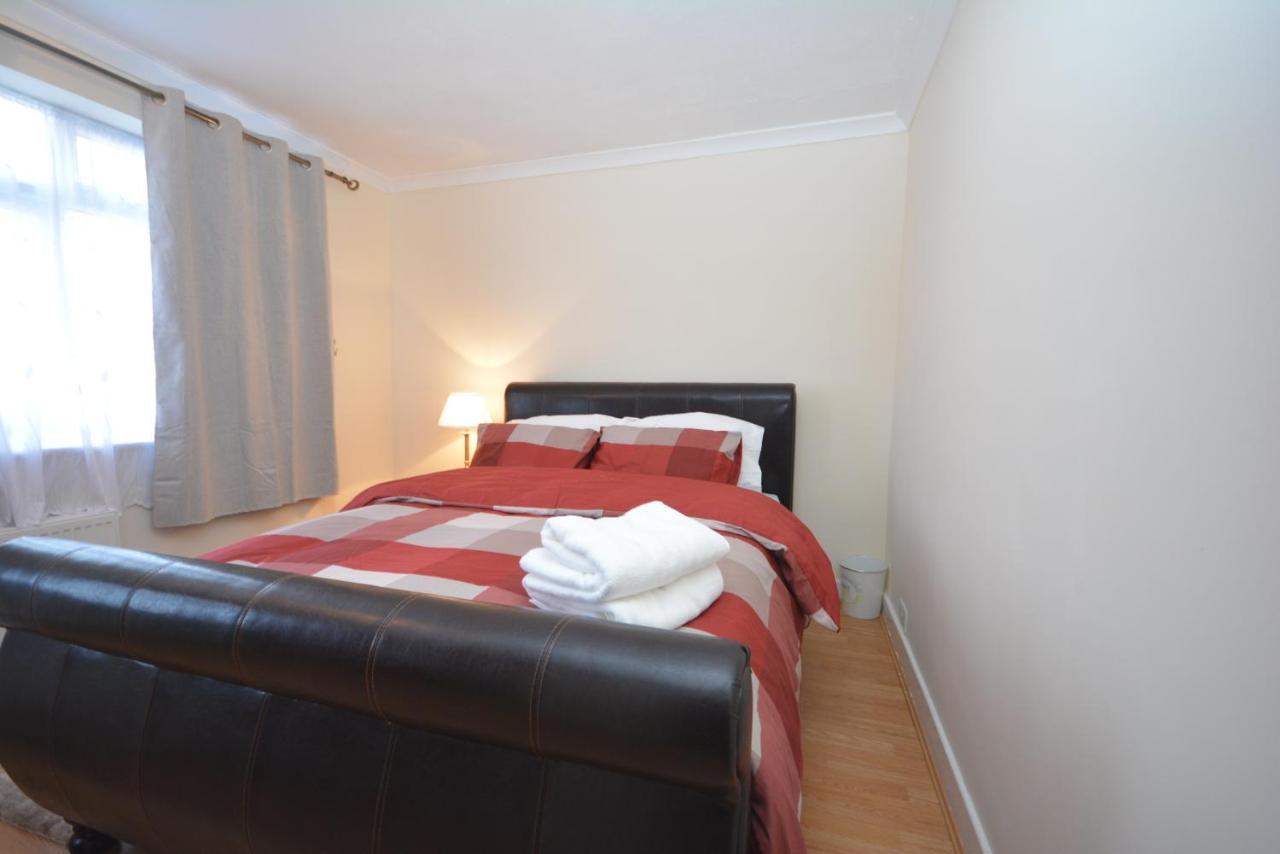 London Luxury 5 Bedroom House 2 Min Walk To The Tube Station Dagenham Extérieur photo