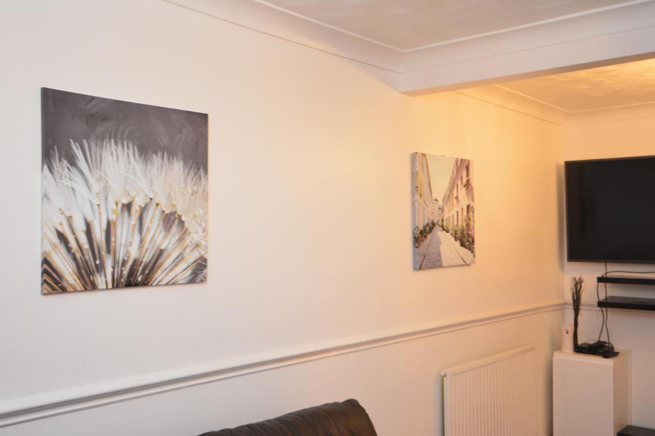 London Luxury 5 Bedroom House 2 Min Walk To The Tube Station Dagenham Extérieur photo
