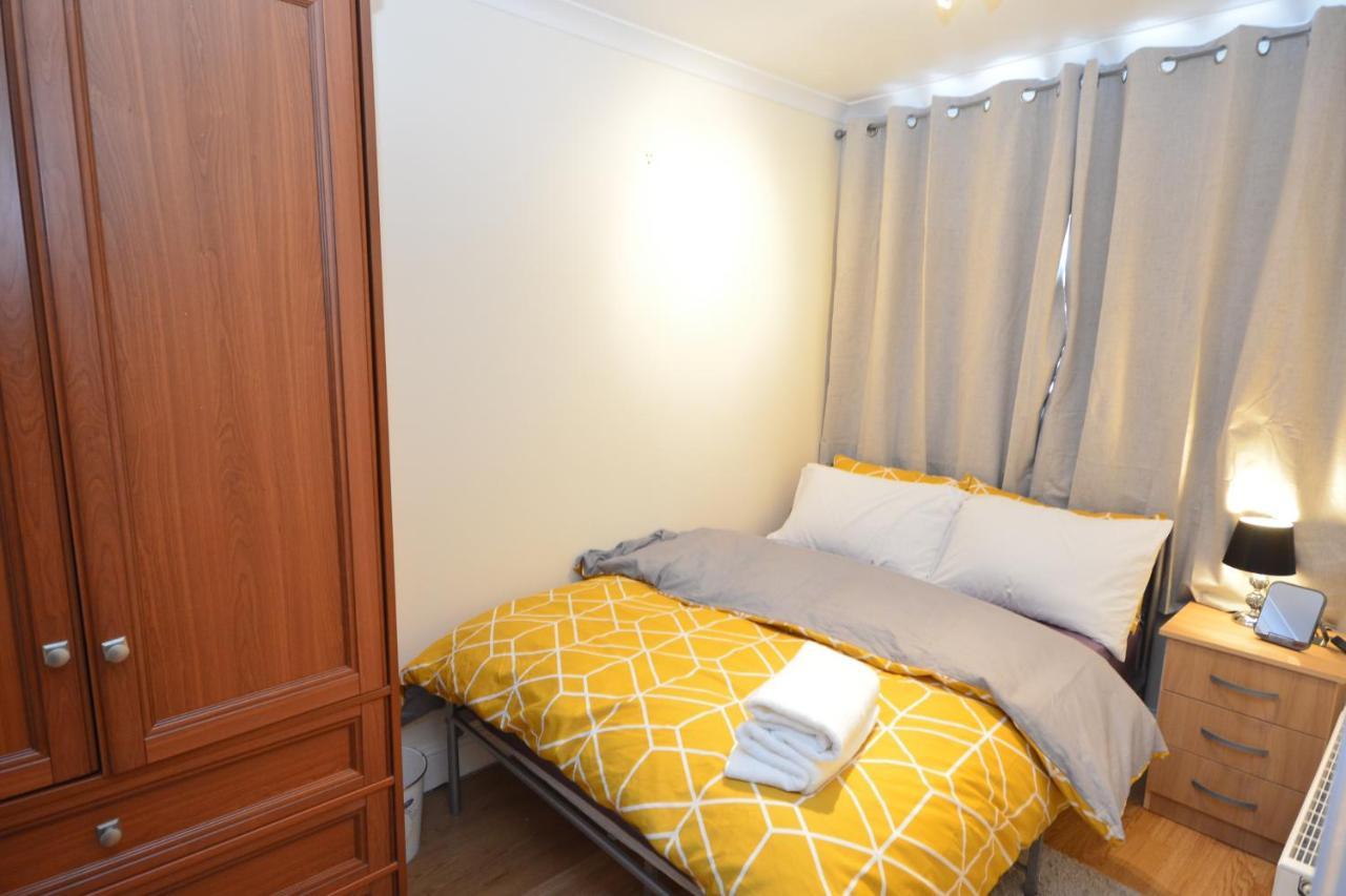 London Luxury 5 Bedroom House 2 Min Walk To The Tube Station Dagenham Extérieur photo