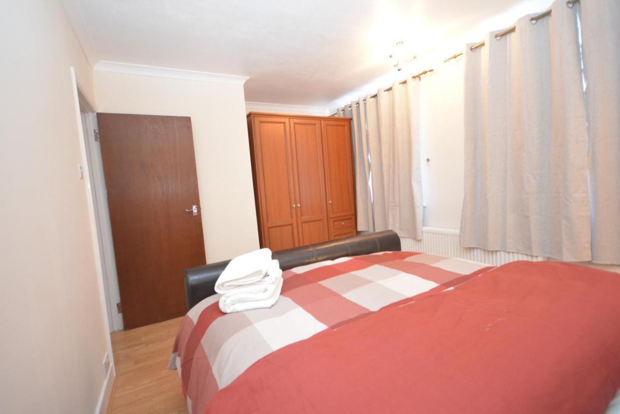 London Luxury 5 Bedroom House 2 Min Walk To The Tube Station Dagenham Extérieur photo