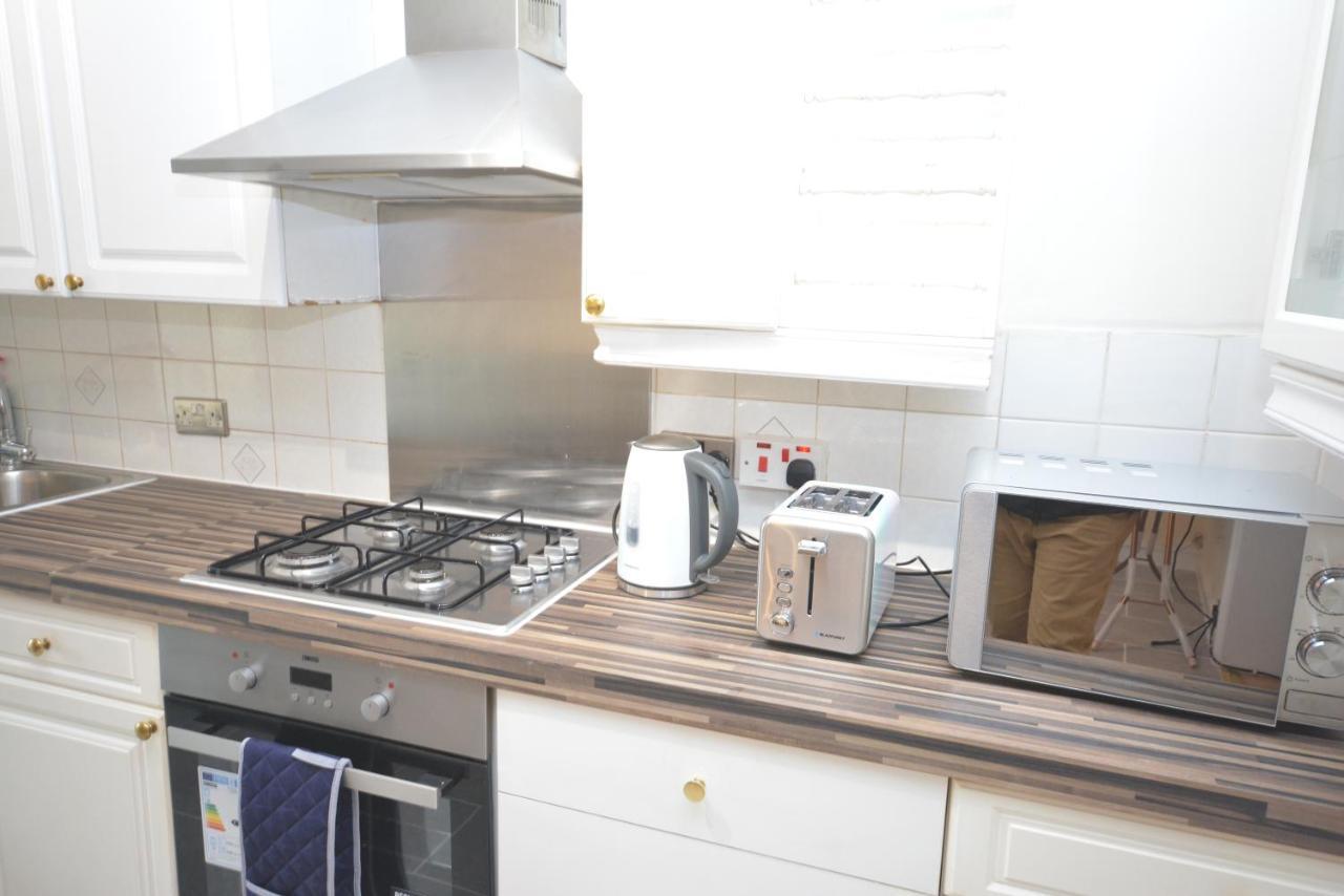 London Luxury 5 Bedroom House 2 Min Walk To The Tube Station Dagenham Extérieur photo