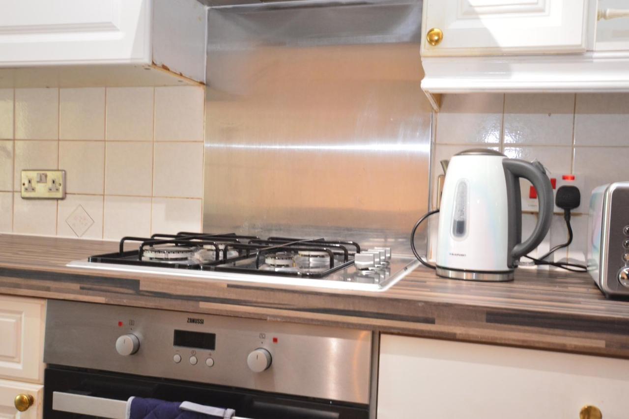 London Luxury 5 Bedroom House 2 Min Walk To The Tube Station Dagenham Extérieur photo