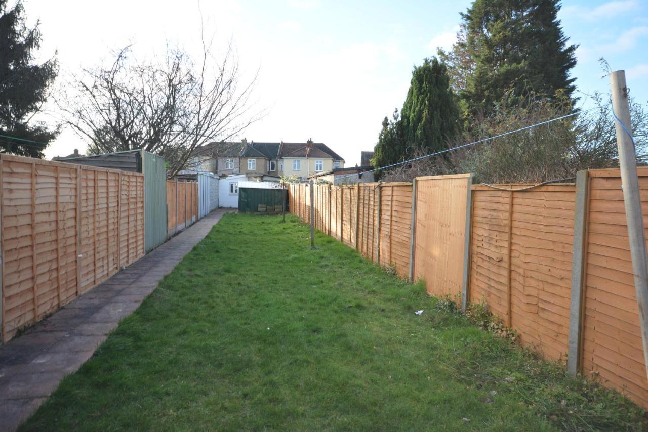 London Luxury 5 Bedroom House 2 Min Walk To The Tube Station Dagenham Extérieur photo