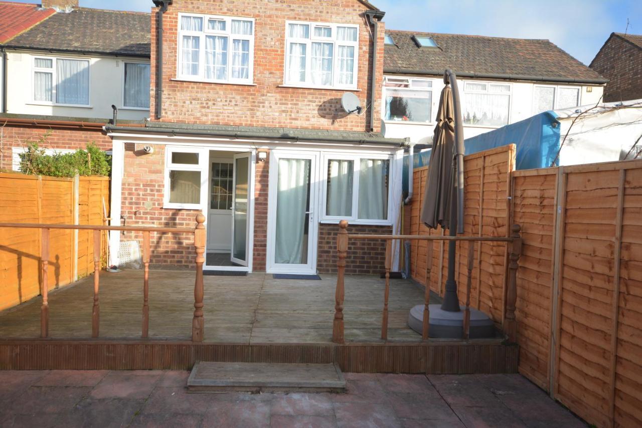 London Luxury 5 Bedroom House 2 Min Walk To The Tube Station Dagenham Extérieur photo