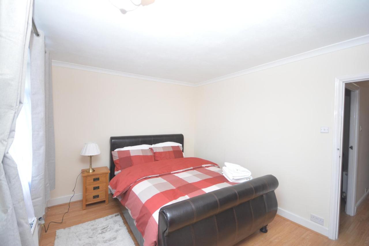 London Luxury 5 Bedroom House 2 Min Walk To The Tube Station Dagenham Extérieur photo