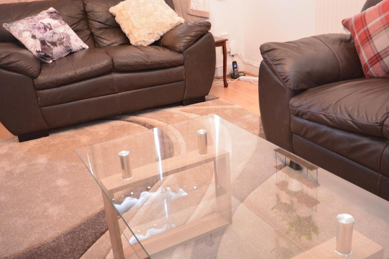 London Luxury 5 Bedroom House 2 Min Walk To The Tube Station Dagenham Extérieur photo