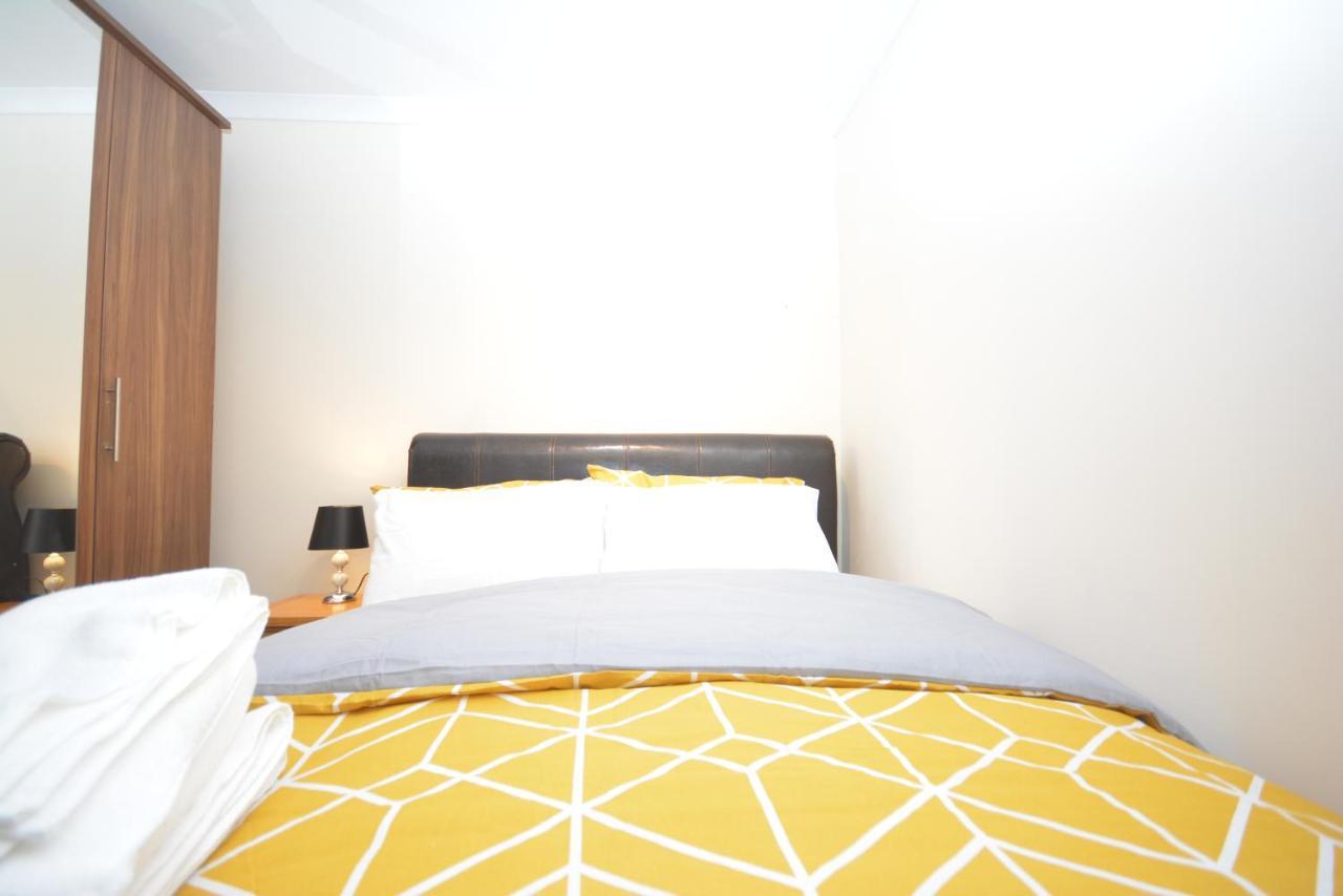 London Luxury 5 Bedroom House 2 Min Walk To The Tube Station Dagenham Extérieur photo