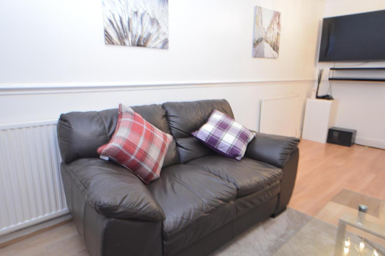 London Luxury 5 Bedroom House 2 Min Walk To The Tube Station Dagenham Extérieur photo