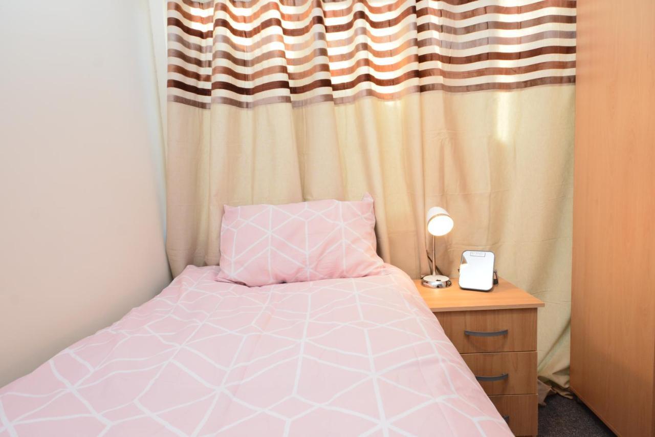 London Luxury 5 Bedroom House 2 Min Walk To The Tube Station Dagenham Extérieur photo