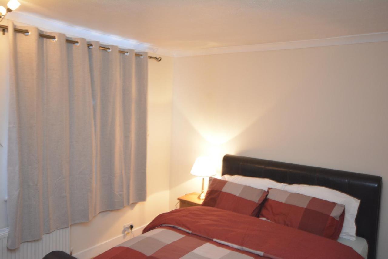 London Luxury 5 Bedroom House 2 Min Walk To The Tube Station Dagenham Extérieur photo