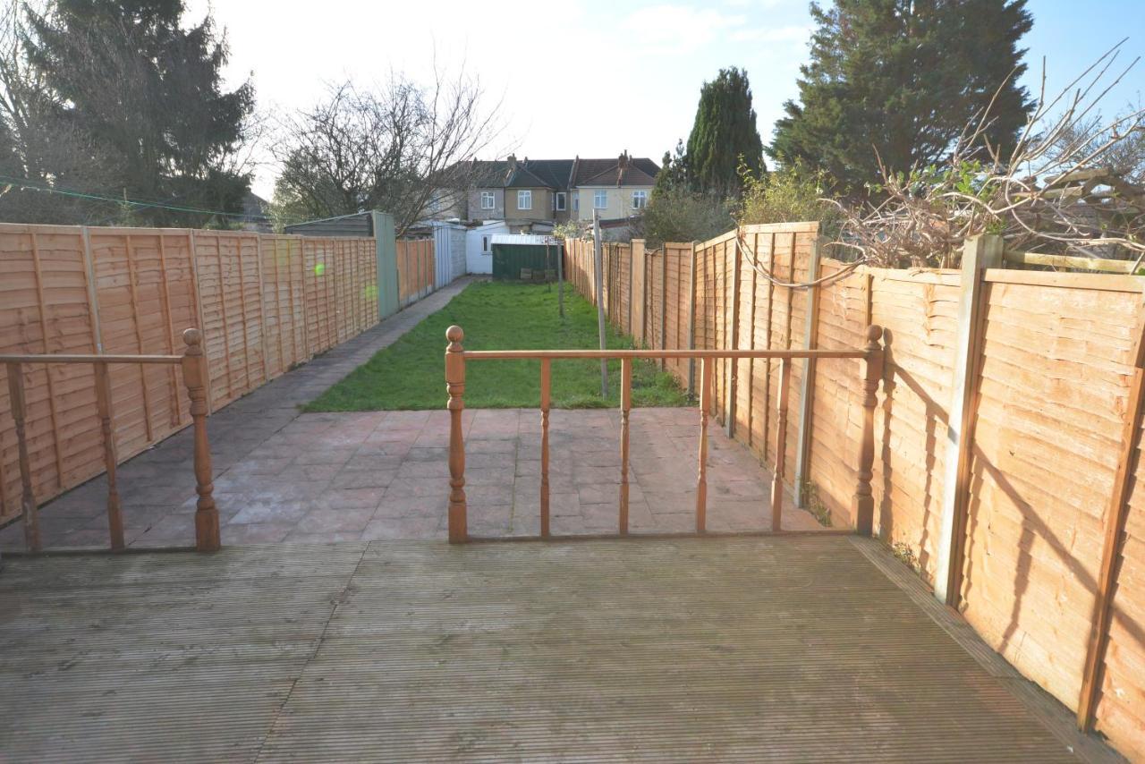 London Luxury 5 Bedroom House 2 Min Walk To The Tube Station Dagenham Extérieur photo