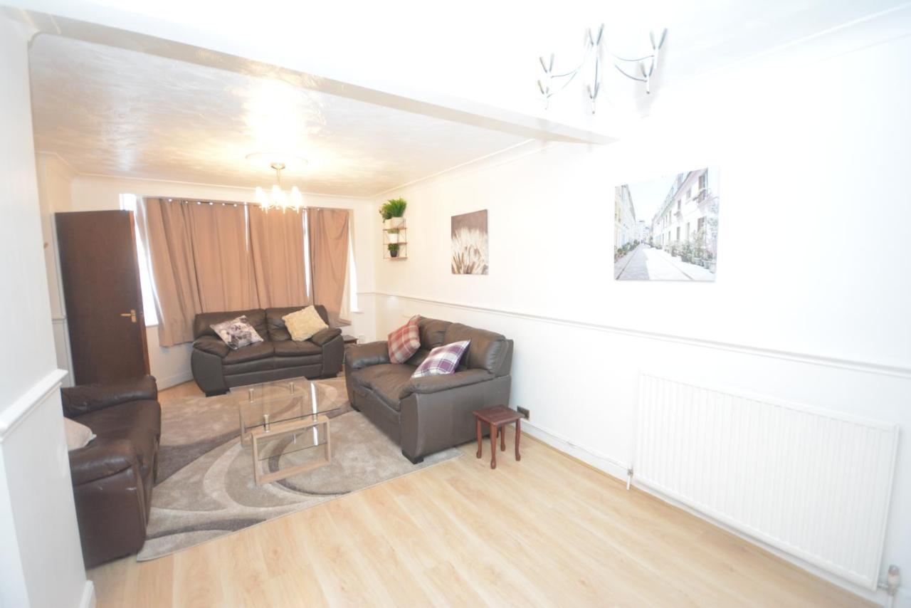 London Luxury 5 Bedroom House 2 Min Walk To The Tube Station Dagenham Extérieur photo
