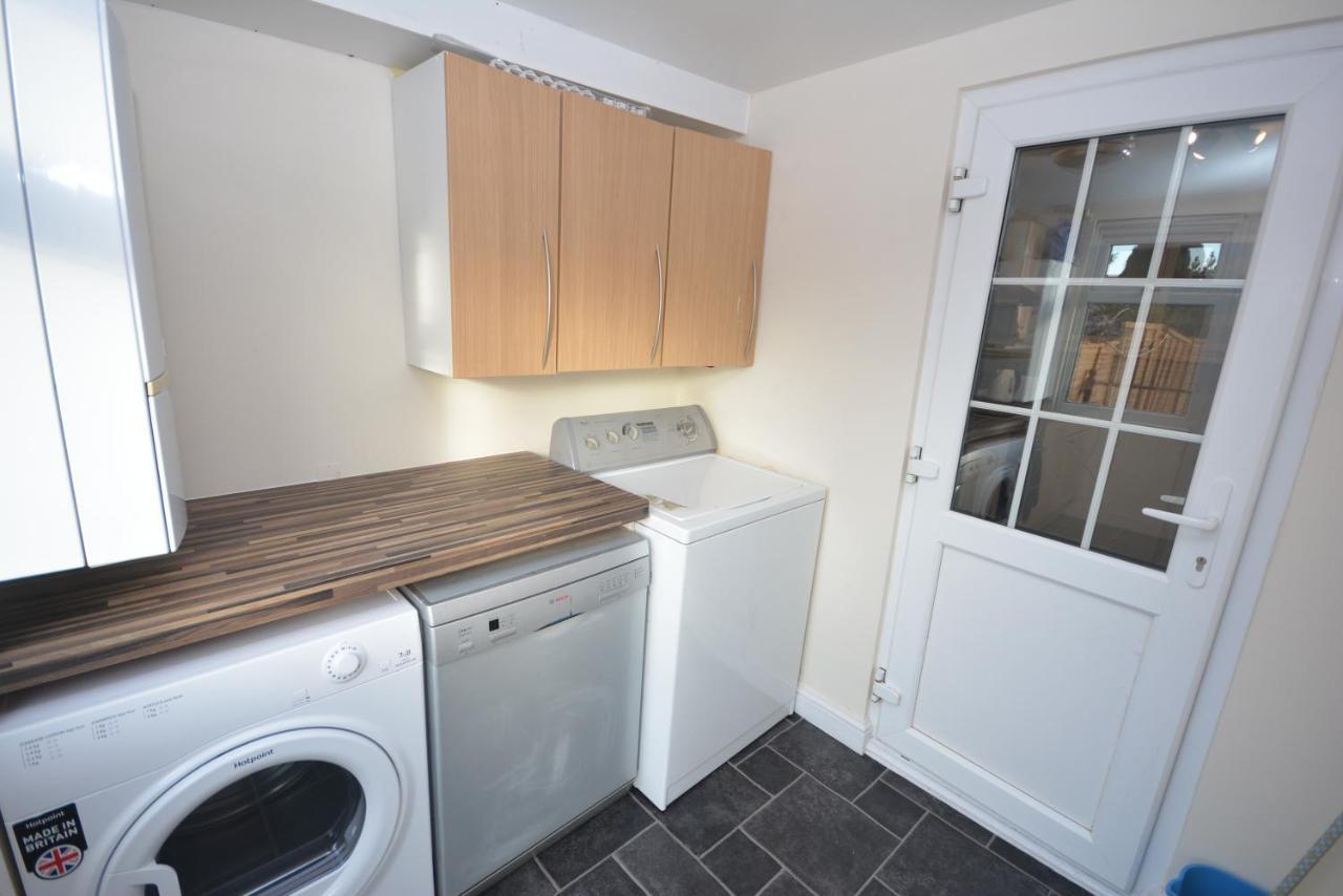 London Luxury 5 Bedroom House 2 Min Walk To The Tube Station Dagenham Extérieur photo