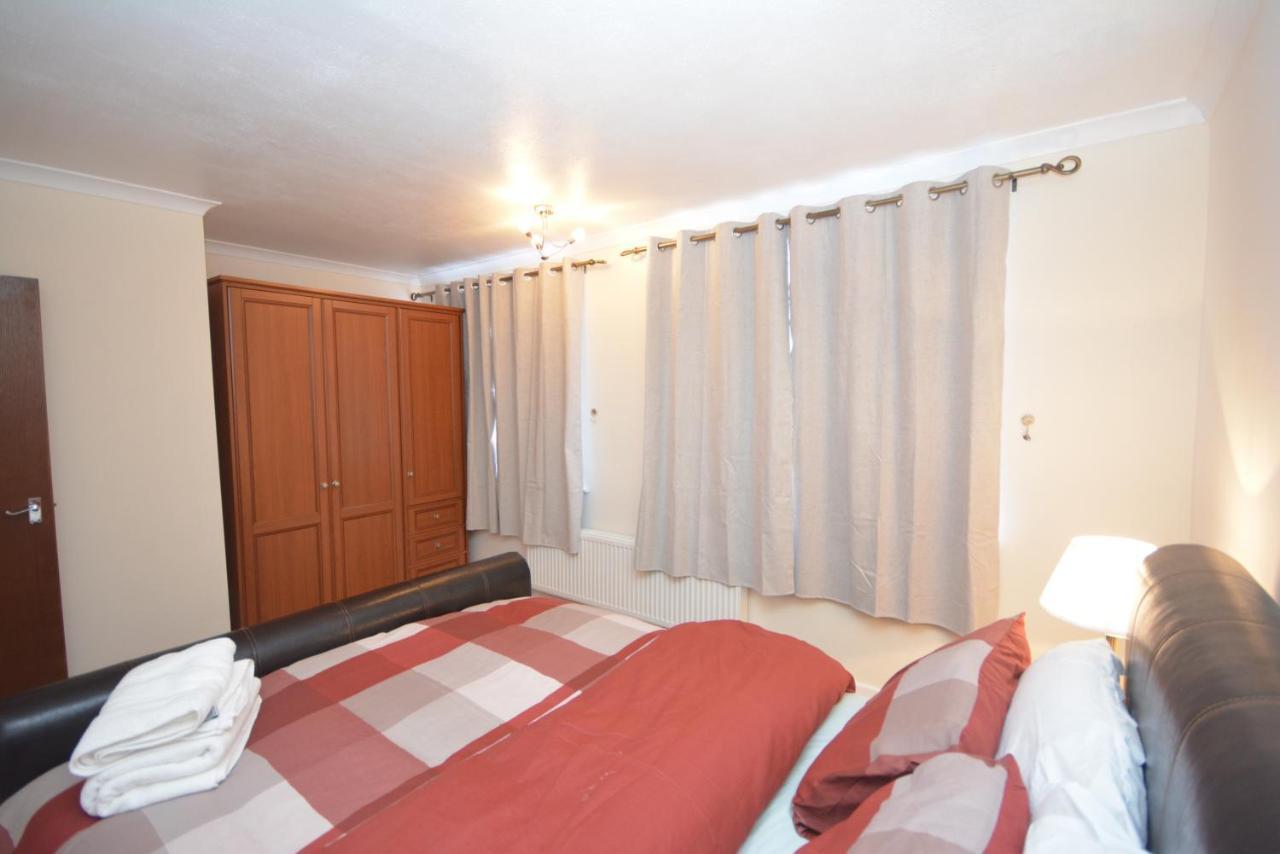 London Luxury 5 Bedroom House 2 Min Walk To The Tube Station Dagenham Extérieur photo