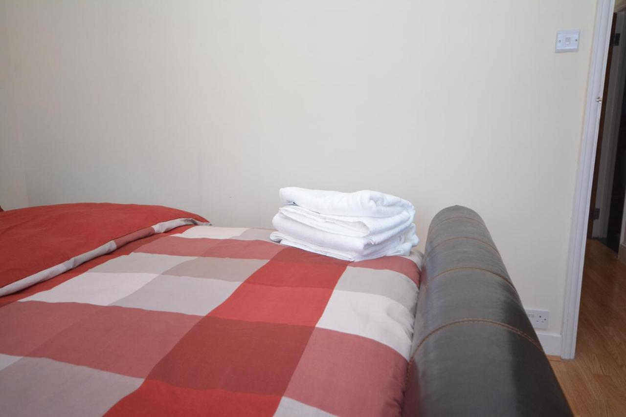London Luxury 5 Bedroom House 2 Min Walk To The Tube Station Dagenham Extérieur photo