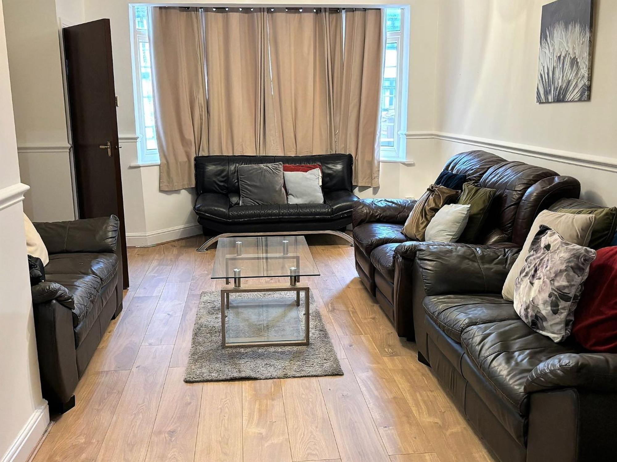 London Luxury 5 Bedroom House 2 Min Walk To The Tube Station Dagenham Extérieur photo