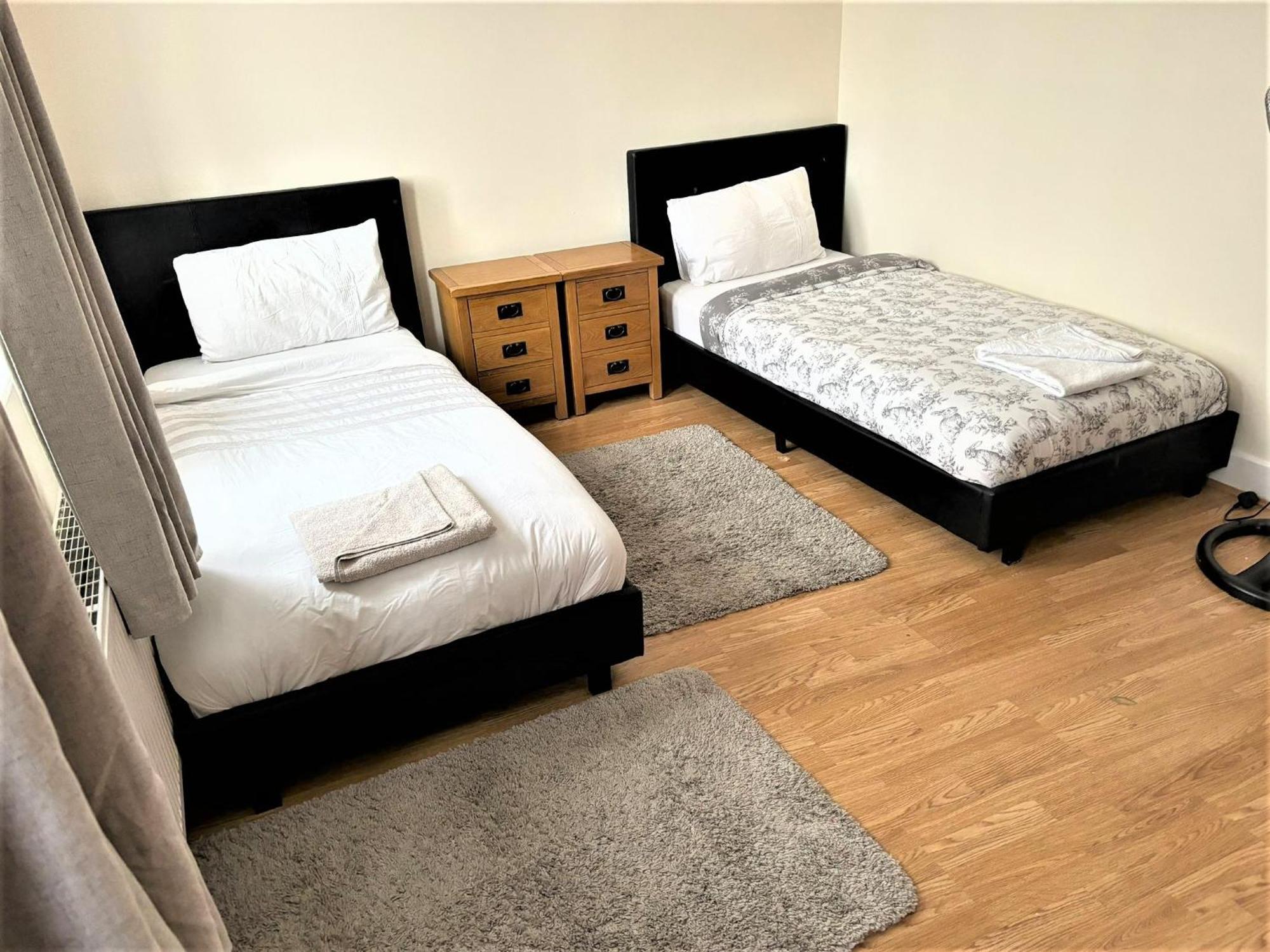 London Luxury 5 Bedroom House 2 Min Walk To The Tube Station Dagenham Extérieur photo