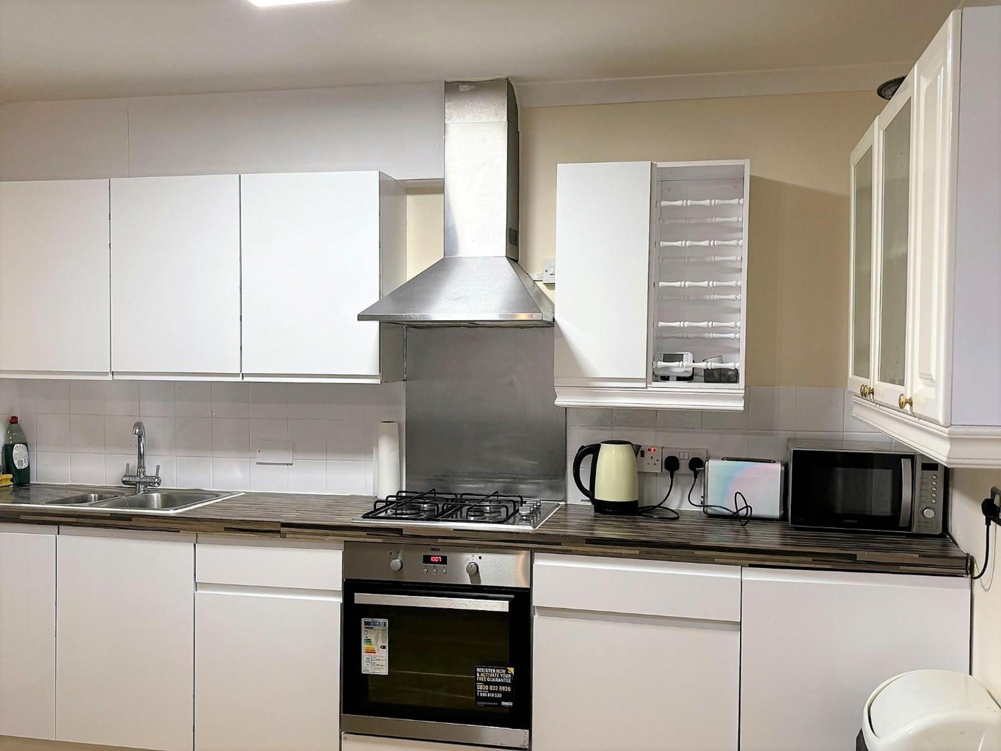 London Luxury 5 Bedroom House 2 Min Walk To The Tube Station Dagenham Extérieur photo